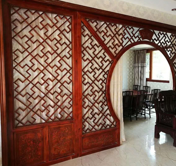 中式雕花門窗